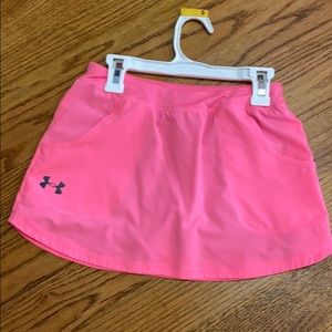 UNDER ARMOR girls skirt with attached shorts
